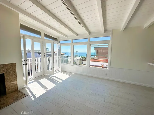 $10,000 | 233 6th Street, Manhattan Beach, CA 90266