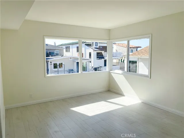 $10,000 | 233 6th Street, Manhattan Beach, CA 90266