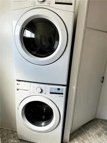 $10,000 | 233 6th Street, Manhattan Beach, CA 90266