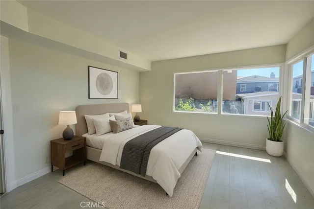 $10,000 | 233 6th Street, Manhattan Beach, CA 90266