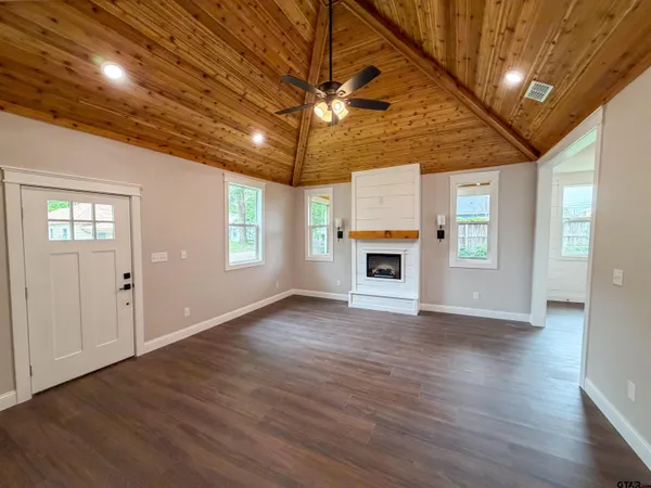 $2,235 | 305 South Mill Street, Winnsboro, TX 75494