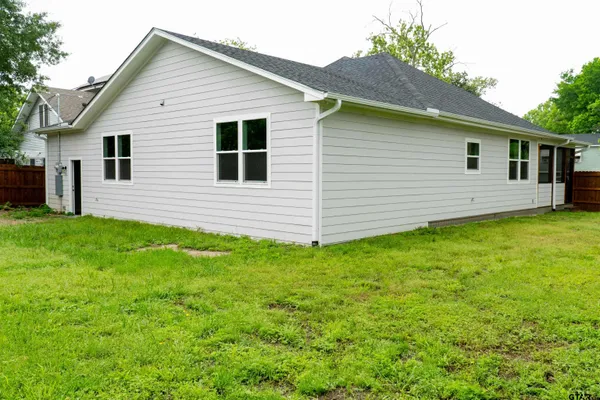 $2,235 | 305 South Mill Street, Winnsboro, TX 75494