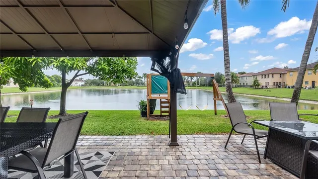 $799,000 | 556 Cresta Circle, West Palm Beach, FL 33413