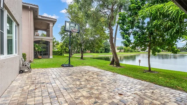 $799,000 | 556 Cresta Circle, West Palm Beach, FL 33413