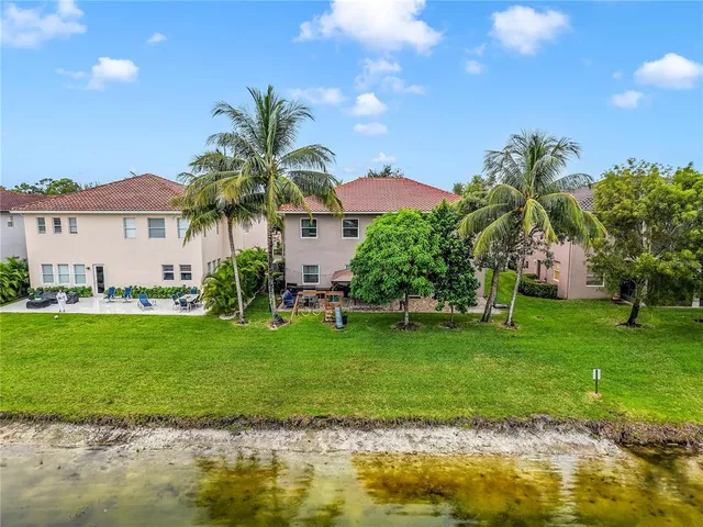 $799,000 | 556 Cresta Circle, West Palm Beach, FL 33413