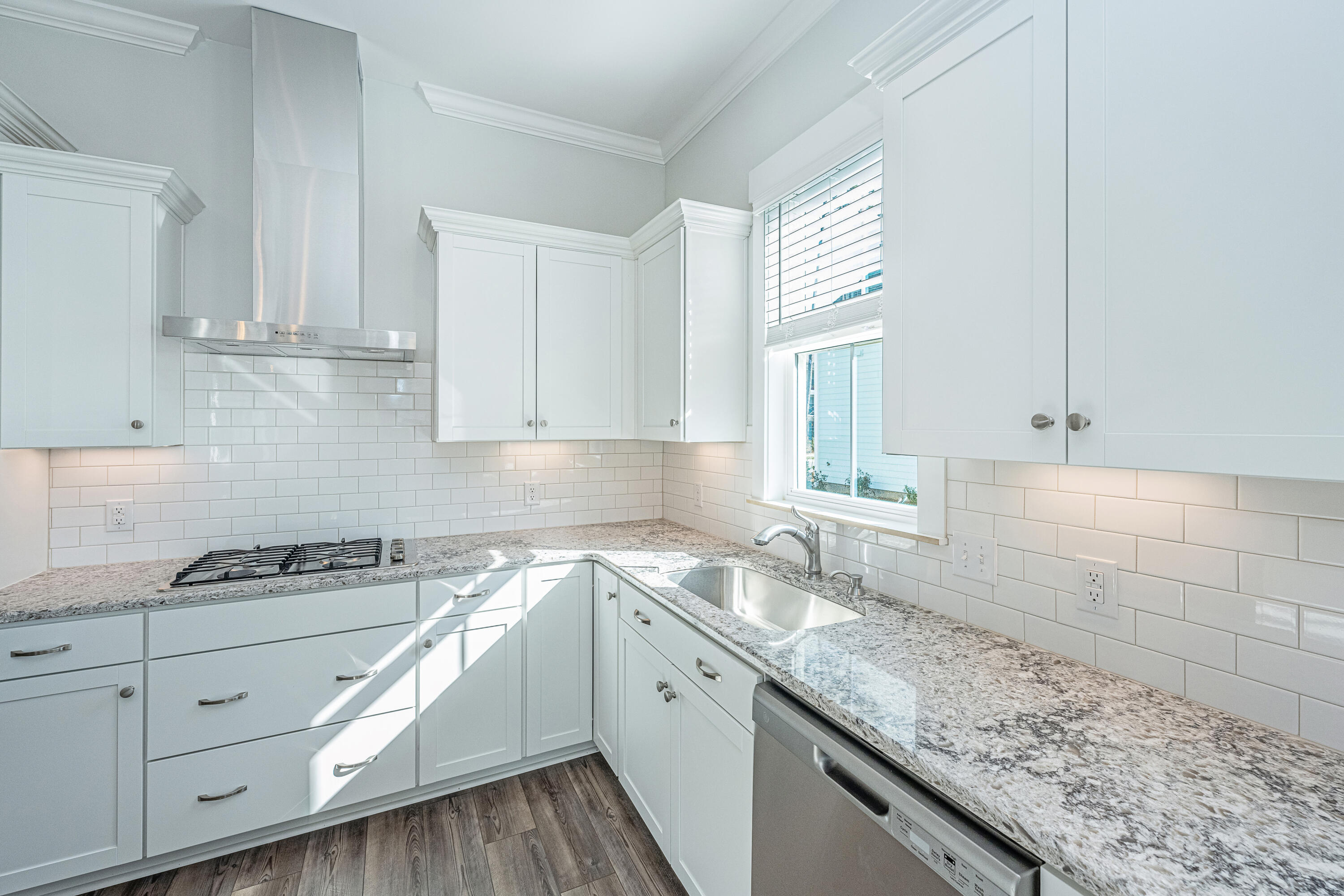 3528 Habenaria Road, Unit 24 Mount Pleasant, SC 29466 - Photo 16 of 33 Kitchen