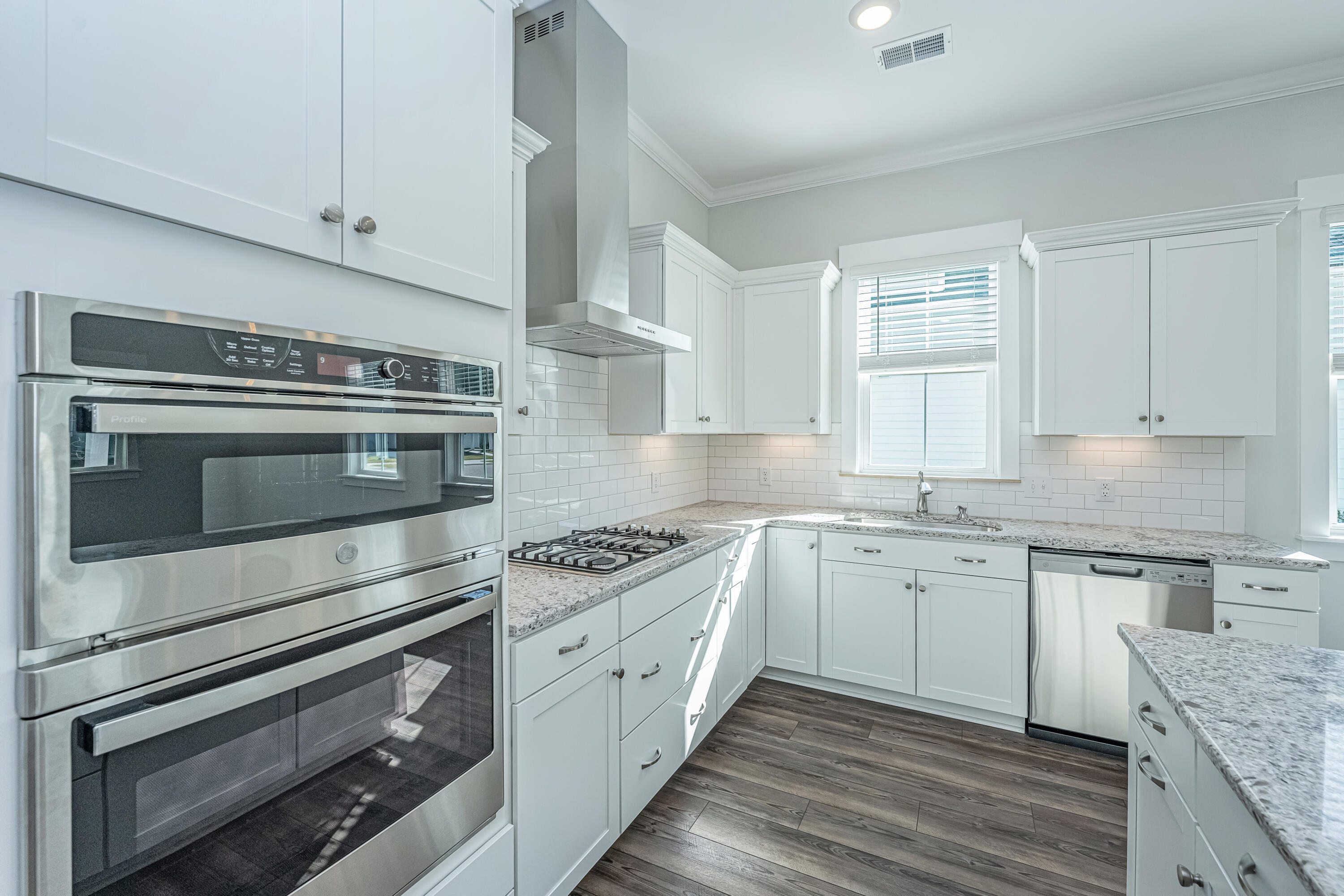 3528 Habenaria Road, Unit 24 Mount Pleasant, SC 29466 - Photo 20 of 33 Kitchen
