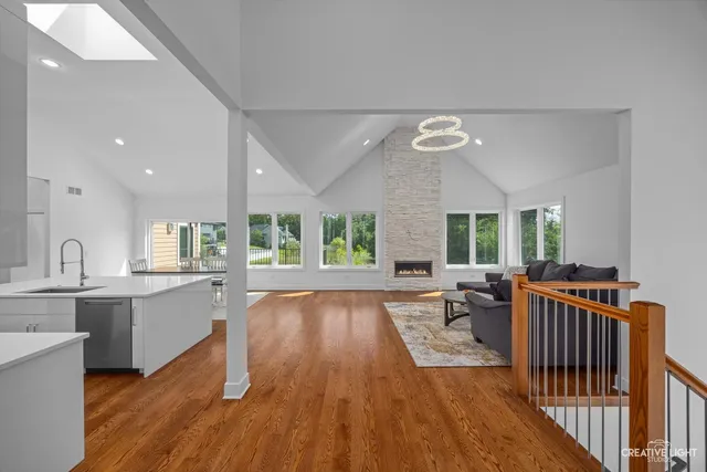 $969,900 | 7625 Dunham Road, Woodridge, IL 60517