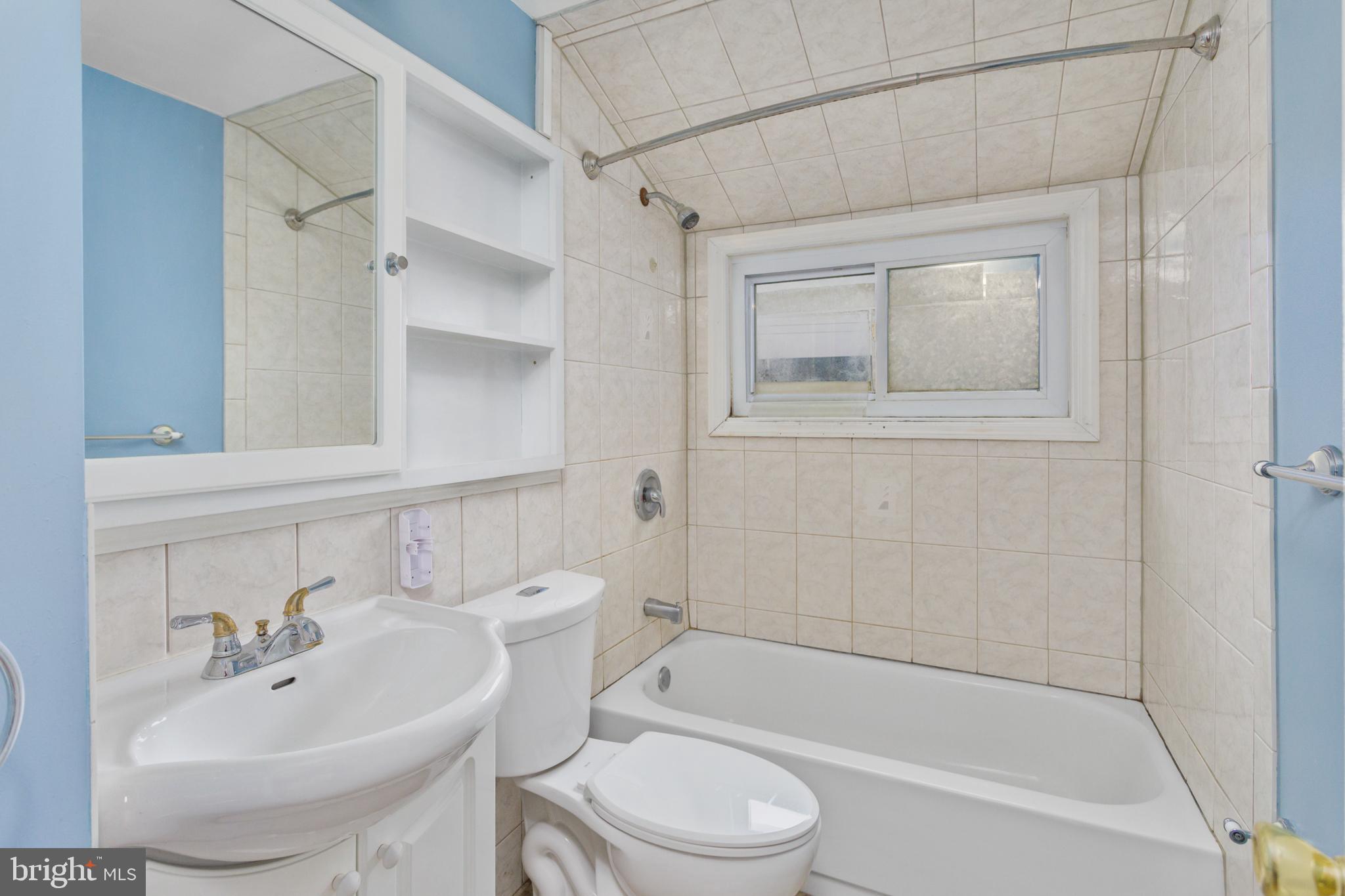 90 Cobalt Ridge Drive East, Unit E Levittown, PA 19057 - Photo 20 of 27 Second Level Bathroom