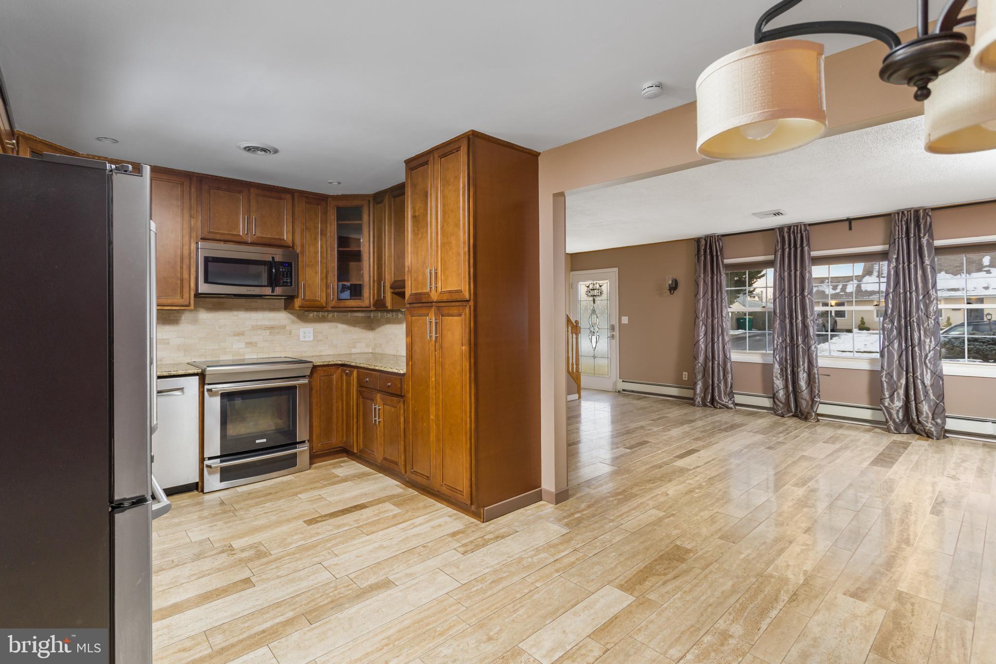 90 Cobalt Ridge Drive East, Unit E Levittown, PA 19057 - Photo 7 of 27 Kitchen
