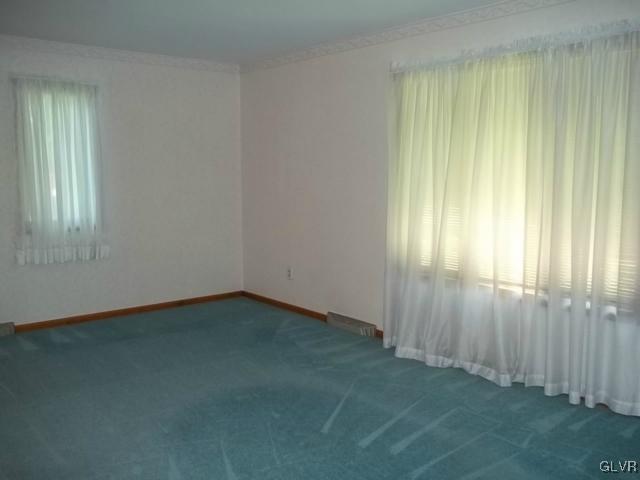 137 Elm Road Allentown, PA 18104 - Photo 4 of 9 Gallery Image 4