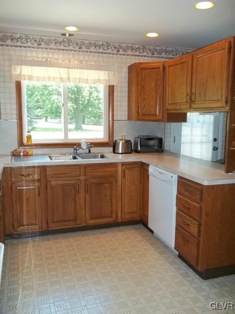 137 Elm Road Allentown, PA 18104 - Photo 7 of 9 Gallery Image 7
