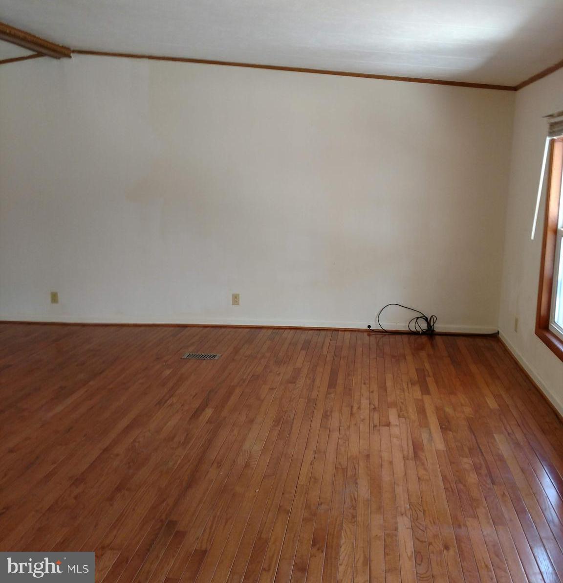 32283 Childress Road Locust Grove, VA 22508 - Photo 12 of 37 Living Room