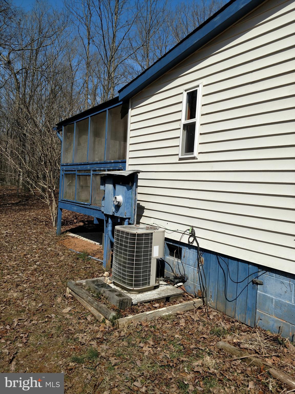 32283 Childress Road Locust Grove, VA 22508 - Photo 27 of 37 Side View