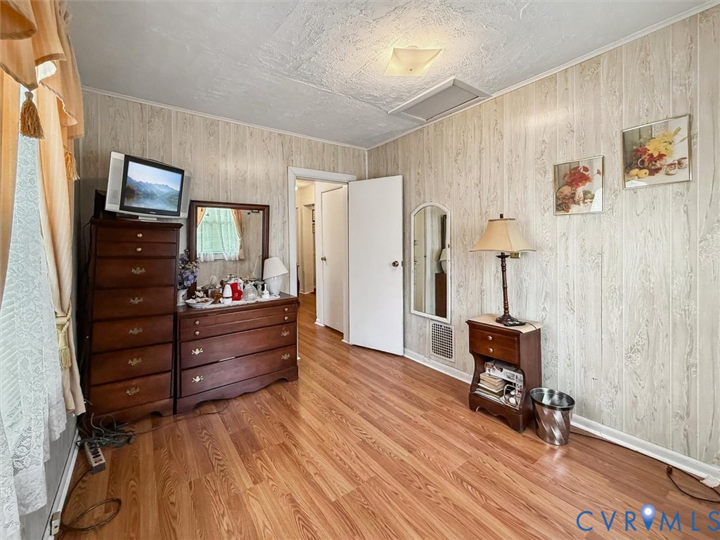 6266 Richmond Road Williamsburg, VA 23188 - Photo 13 of 27 a room with a bed window and a mirror