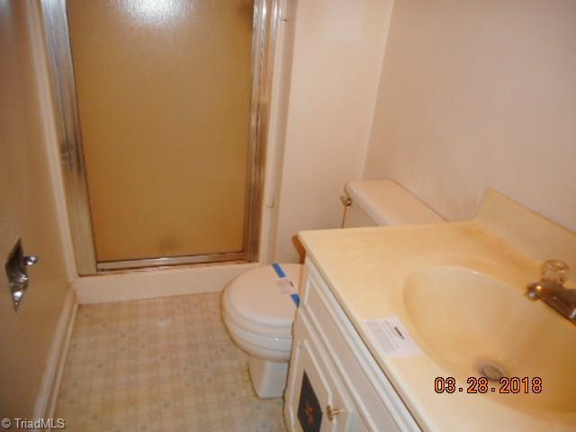 1178 Madison Road Madison, NC 27025 - Photo 9 of 15 Master Bath
