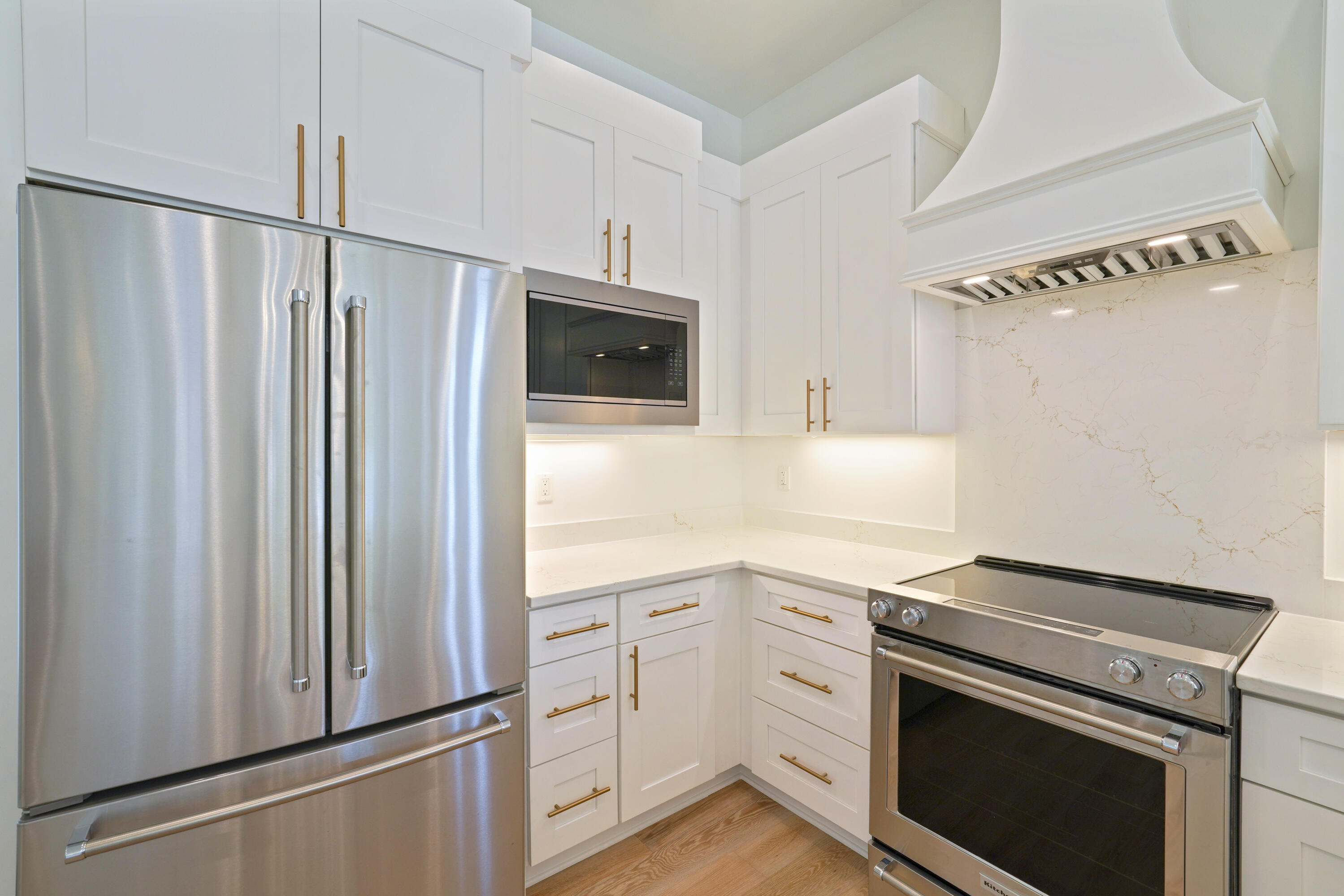 4734 Amhurst Circle Destin, FL 32541 - Photo 11 of 28 Image #11 | Kitchen corner with refriger