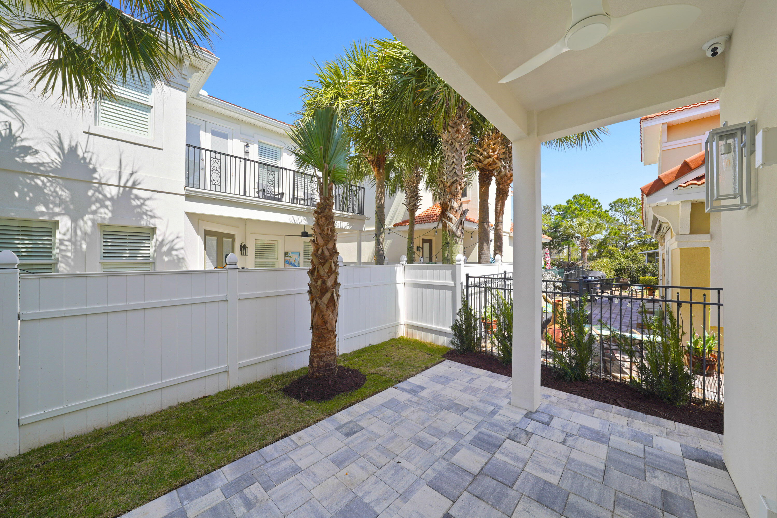 4734 Amhurst Circle Destin, FL 32541 - Photo 14 of 28 Image #14 | Covered patio with fenced ya