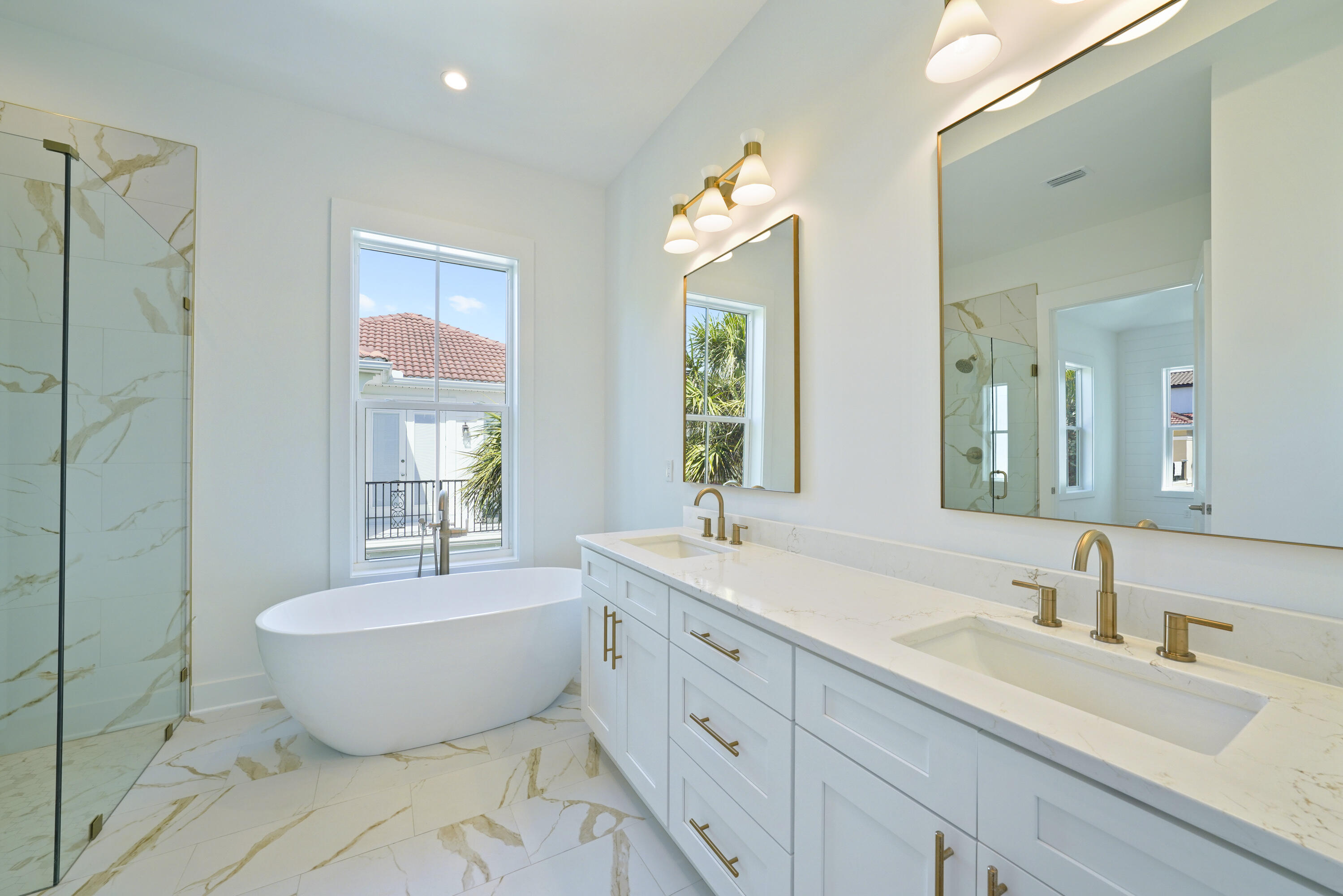 4734 Amhurst Circle Destin, FL 32541 - Photo 19 of 28 Image #19 | Primary bathroom with double