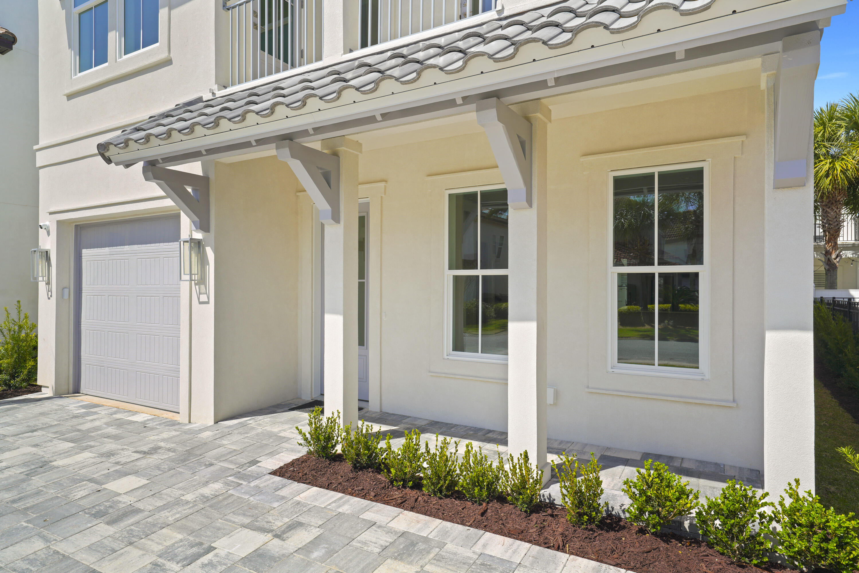 4734 Amhurst Circle Destin, FL 32541 - Photo 3 of 28 Image #3 | Front entry and driveway deta