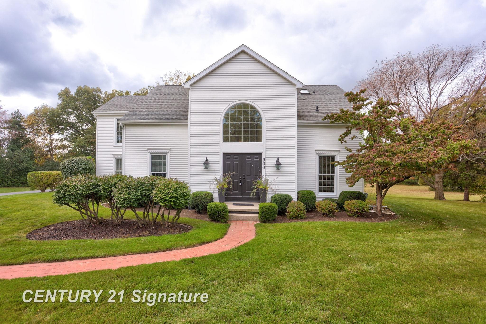 900 Stoneham Road Saginaw, MI 48638 - Photo 2 of 66 50191814-c7a740ba-64ae-41ef-9b87-0db917b94787.JPG