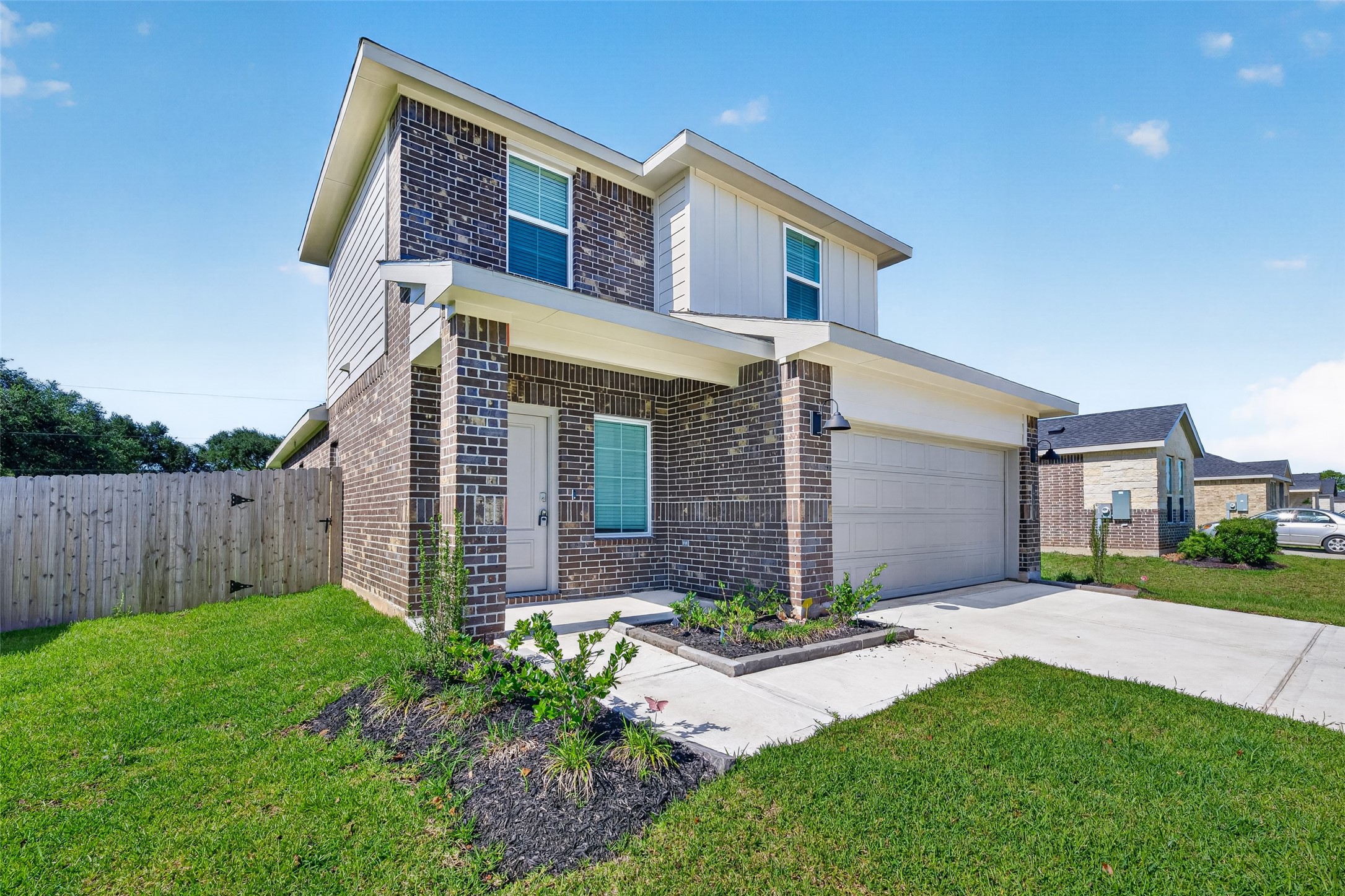 407 Robin Court Angleton, TX 77515 - Photo 2 of 46