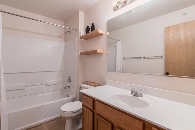 $190,000 | 124 Bertram Drive, Unit L, Yorkville, IL 60560