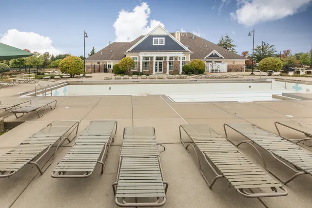 $190,000 | 124 Bertram Drive, Unit L, Yorkville, IL 60560