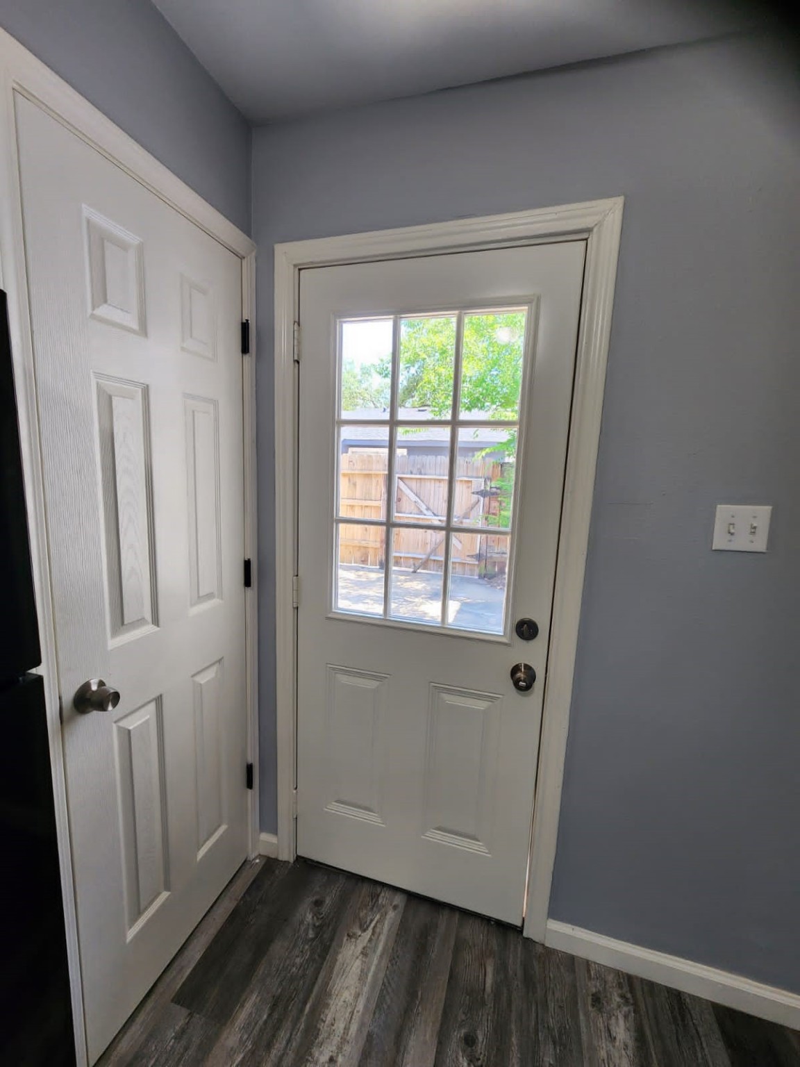 2677 Gessner Road, Unit 202 Houston, TX 77080 - Photo 2 of 7 an empty room with wooden floor and a window