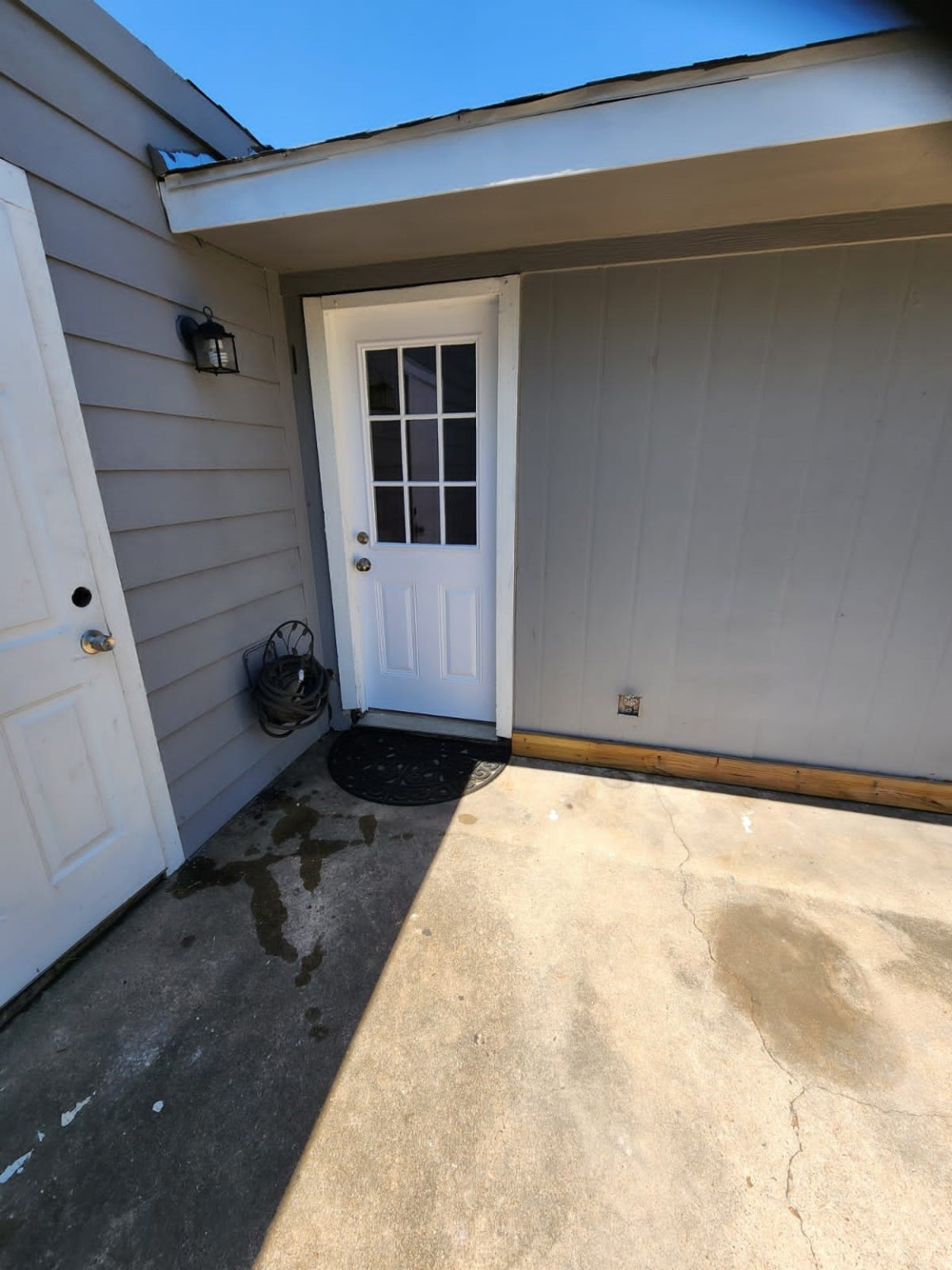 2677 Gessner Road, Unit 202 Houston, TX 77080 - Photo 6 of 7 a view of an empty room with a window