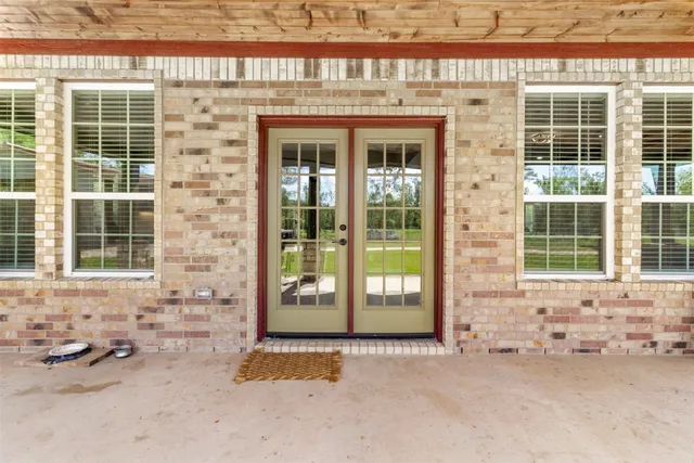 $699,900 | 19920 County Road 647, Guy, TX 77444