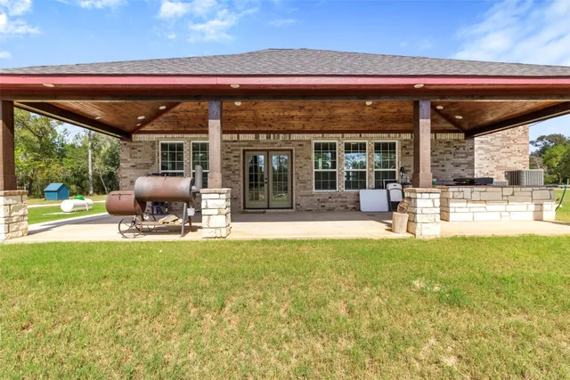 $699,900 | 19920 County Road 647, Guy, TX 77444