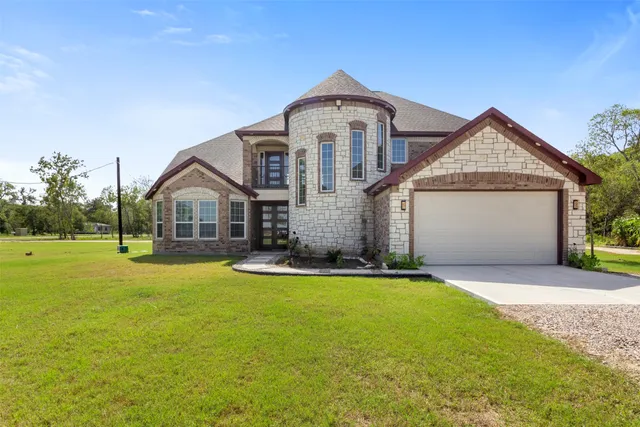 $699,900 | 19920 County Road 647, Guy, TX 77444