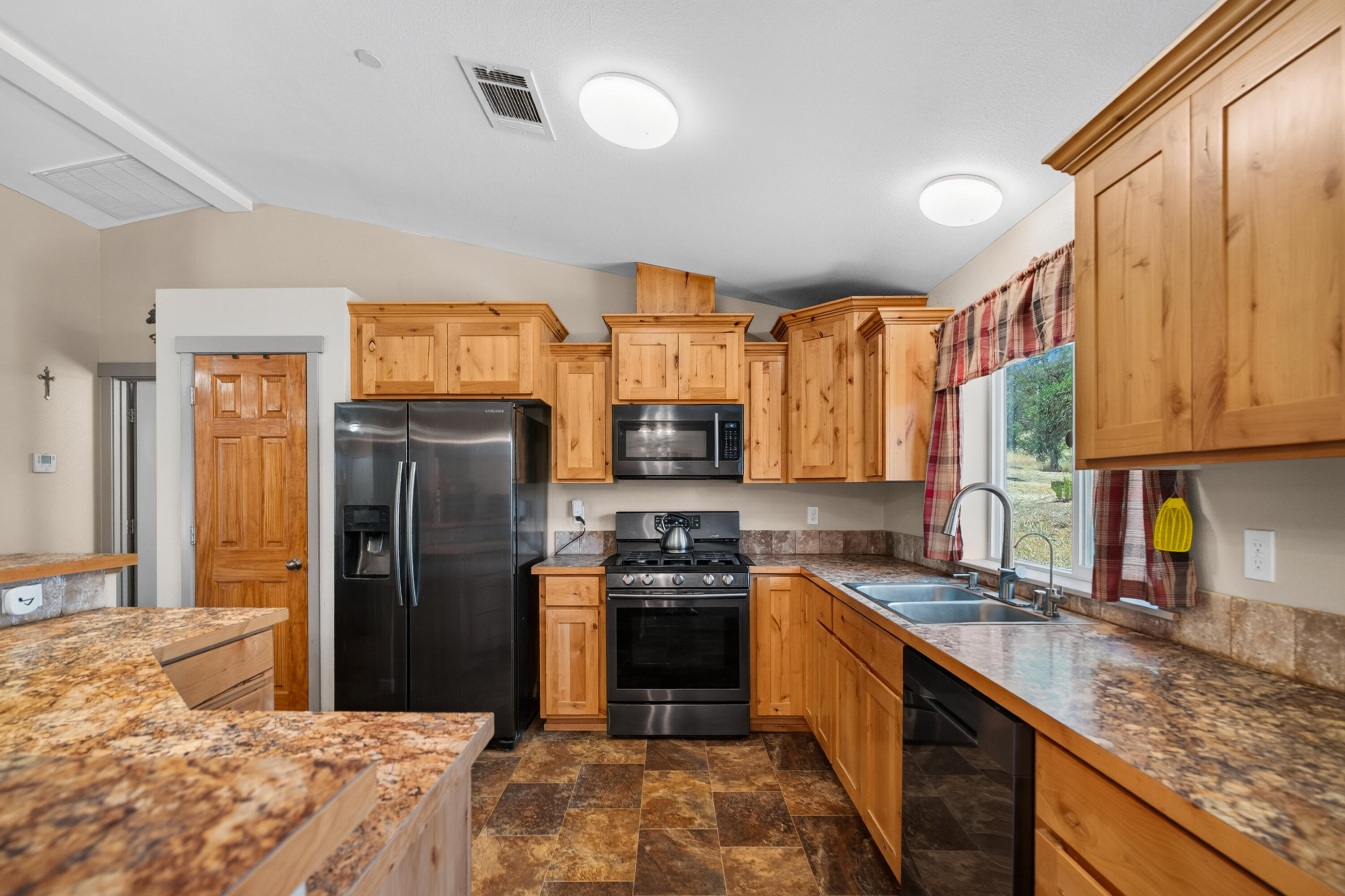 3463 Fiddlers Road Igo, CA 96047 - Photo 5 of 32 Kitchen