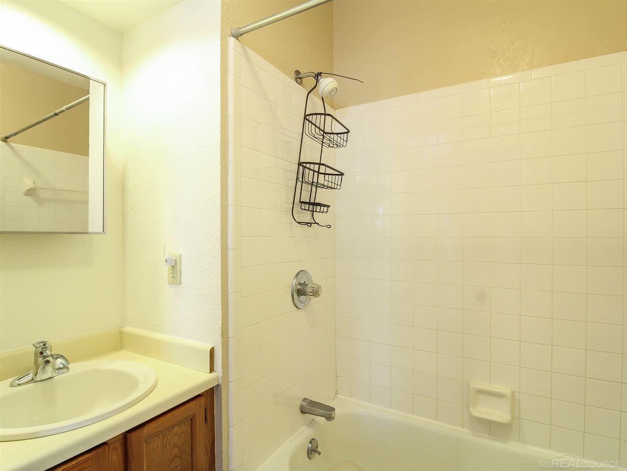 135 Muir Road Grosse Pointe Farms, MI 48236 - Photo 15 of 23