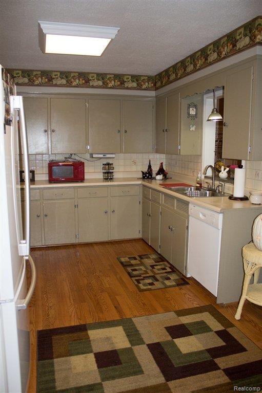 16949 22 Mile Road Macomb, MI 48044 - Photo 5 of 25 Kitchen.jpg