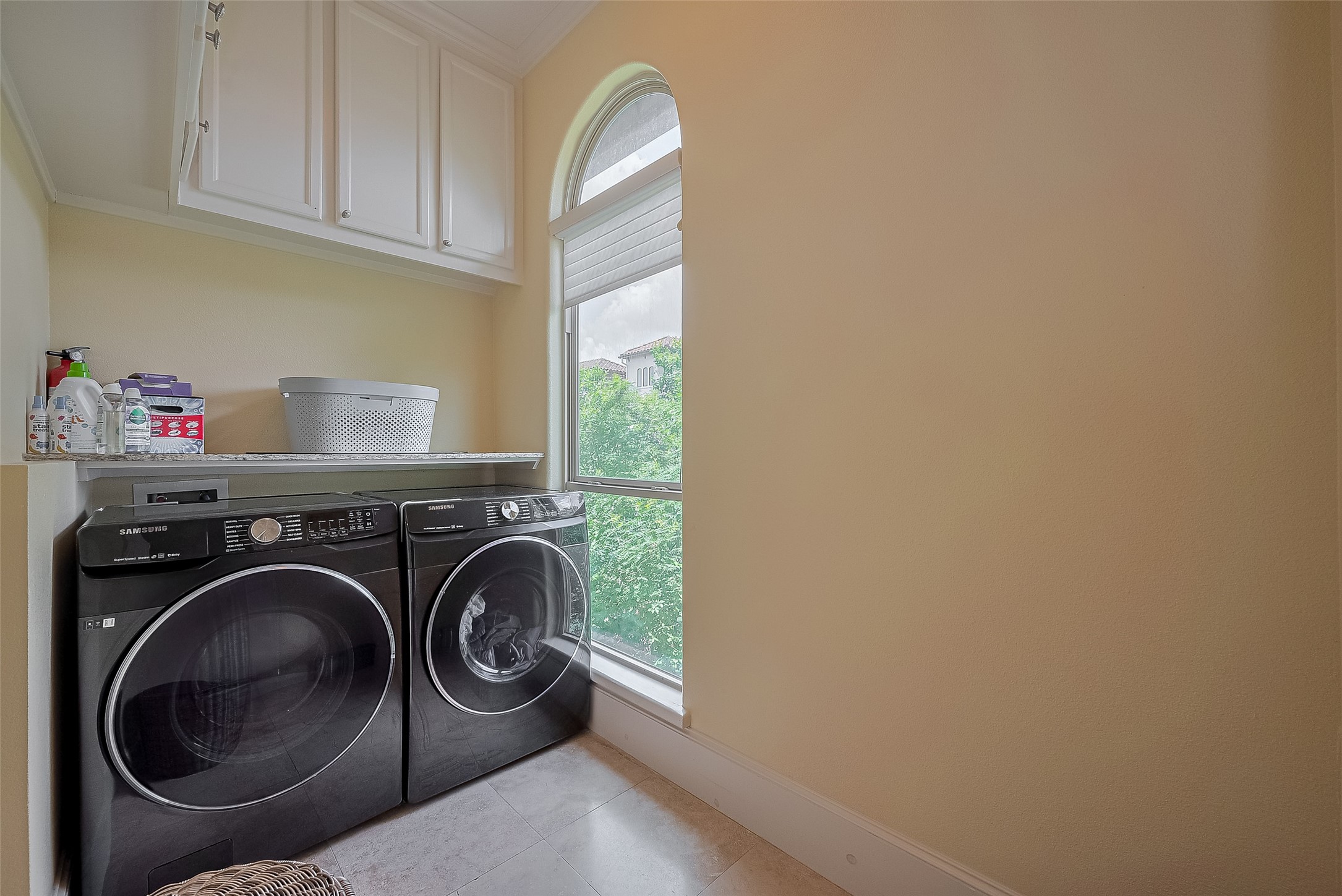 6419 Rodrigo Street Houston, TX 77007 - Photo 27 of 35 The utility space comes with high end Samsung Washer/Dryer and plenty of storage and a large window.