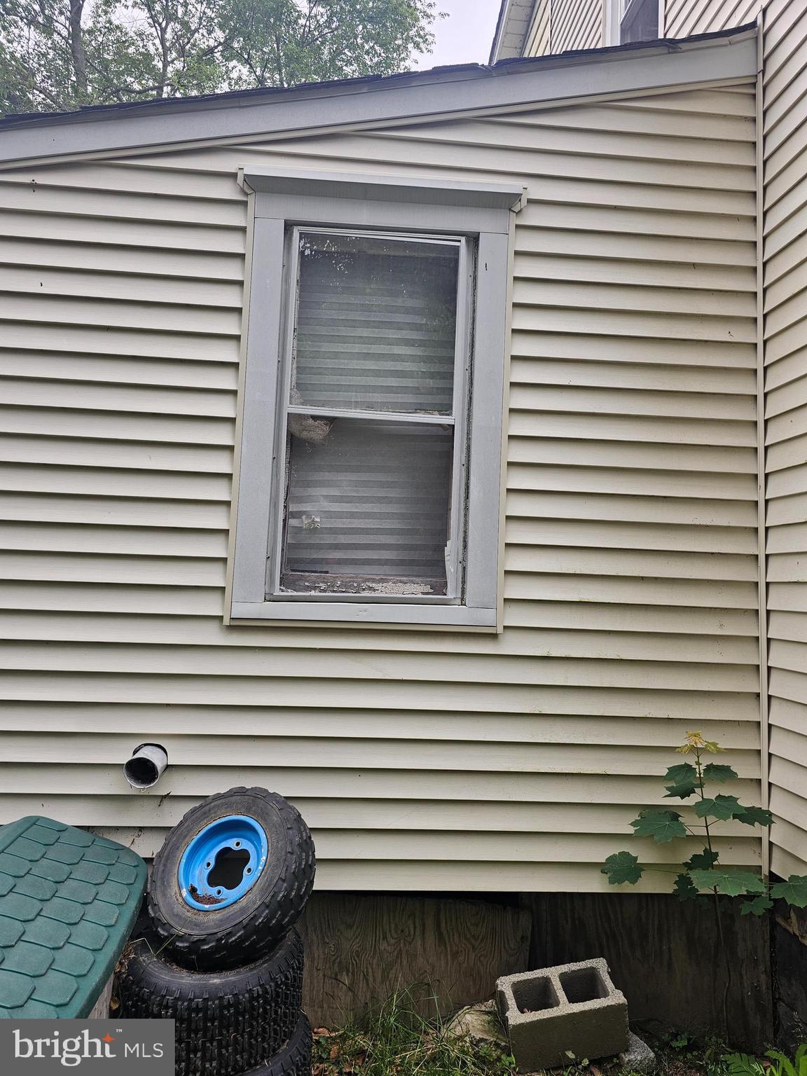 604 Spruce Street Delanco, NJ 08075 - Photo 4 of 9 a front view of a house with parking space