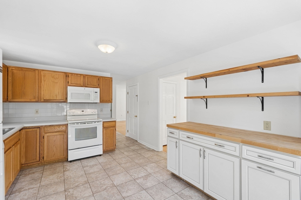 15 Pine Grove Road Westford, MA 01886 - Photo 10 of 41