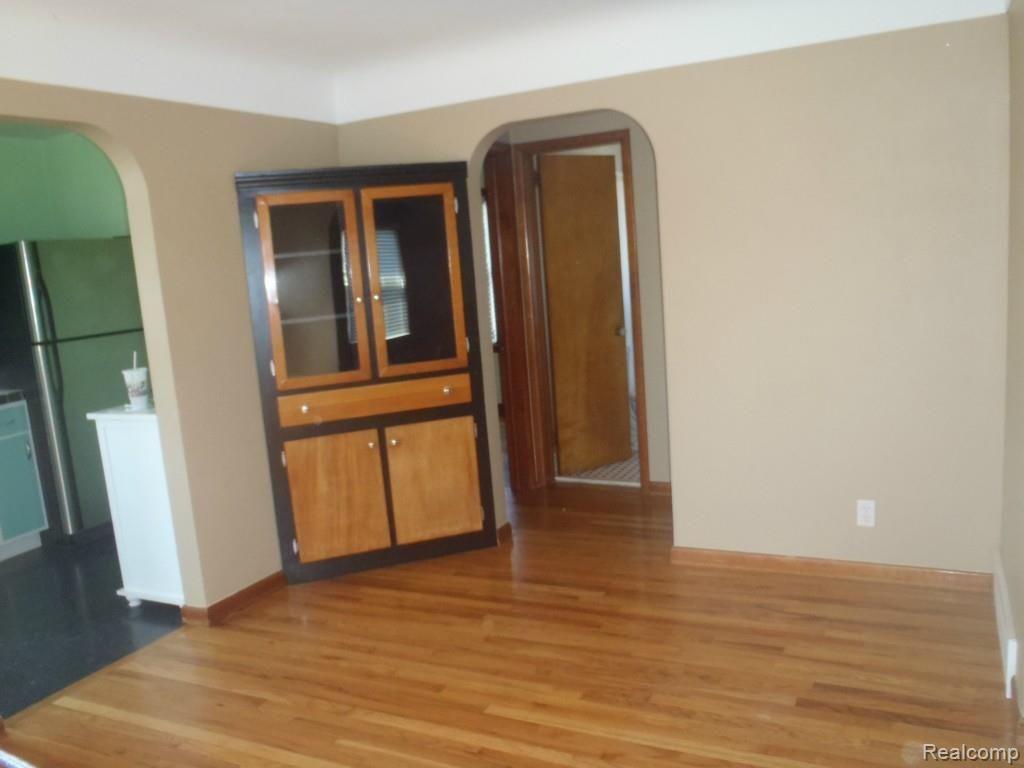3734 South Crooks Road South Rochester, MI 48309 - Photo 16 of 30 GREAT DINING ROOM BUILT IN, ORIGINAL TO HOUSE