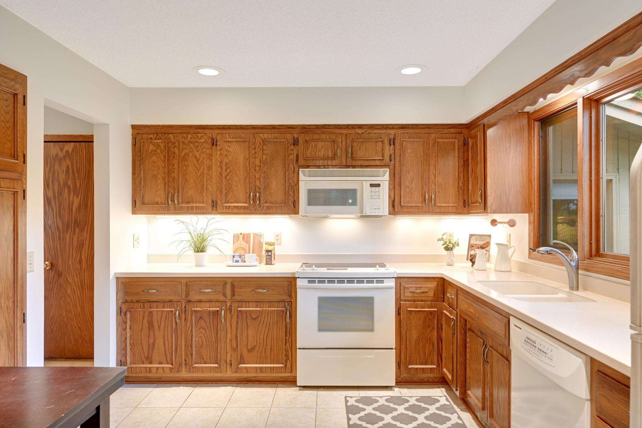 9811 Edgewood Road Bloomington, MN 55438 - Photo 11 of 40 Gallery Image 11