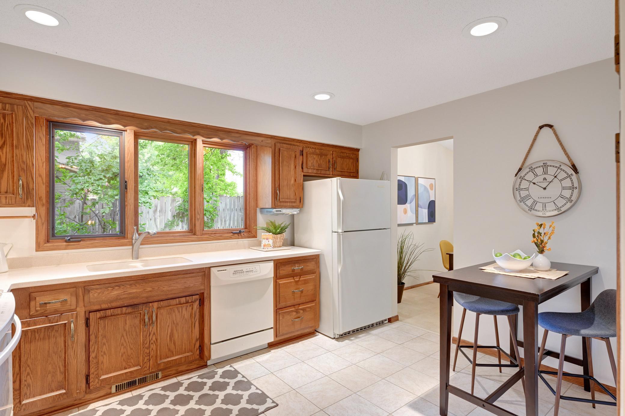9811 Edgewood Road Bloomington, MN 55438 - Photo 13 of 40 Gallery Image 13
