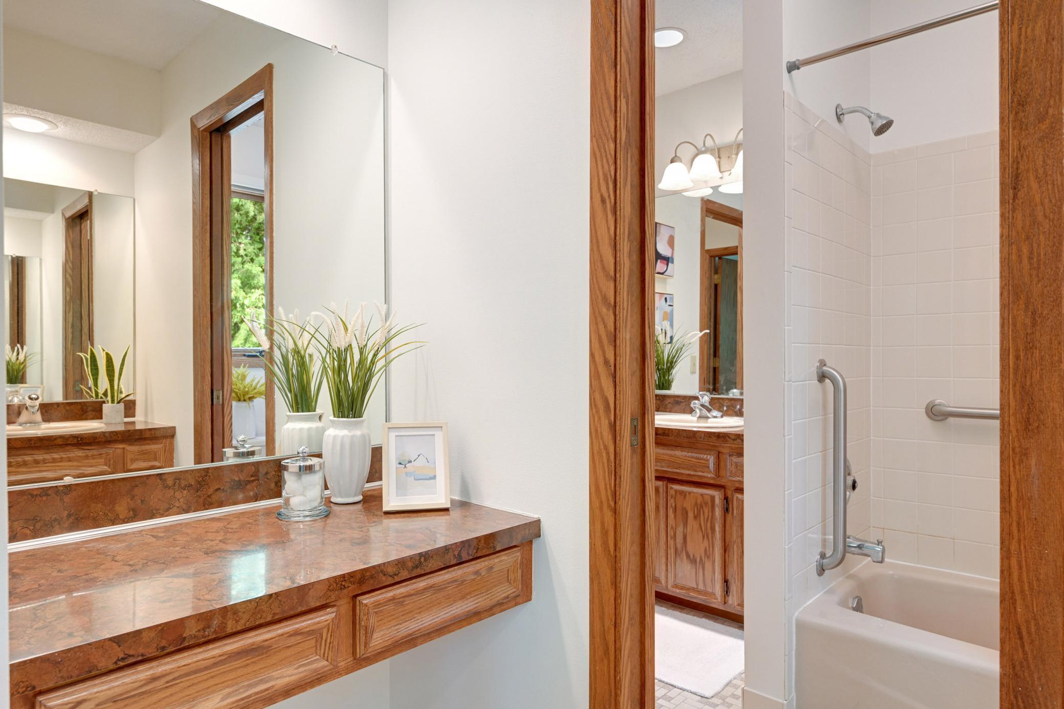 9811 Edgewood Road Bloomington, MN 55438 - Photo 17 of 40 Gallery Image 17