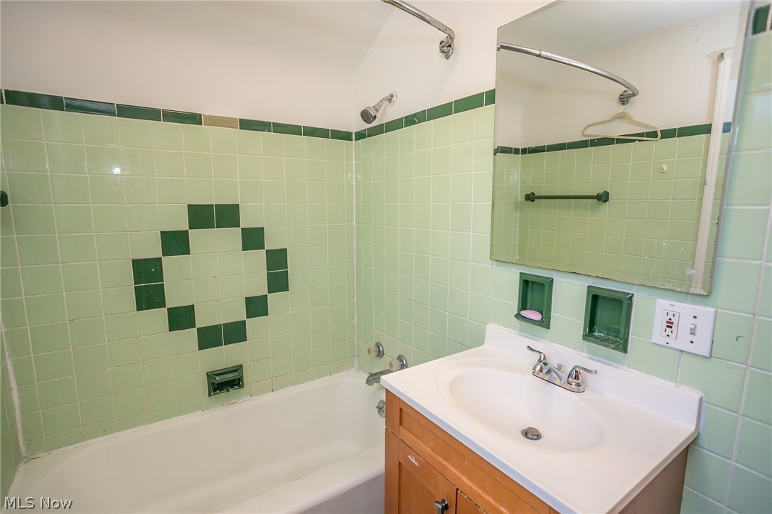 677 Quilliams Road South Euclid, OH 44121 - Photo 15 of 27