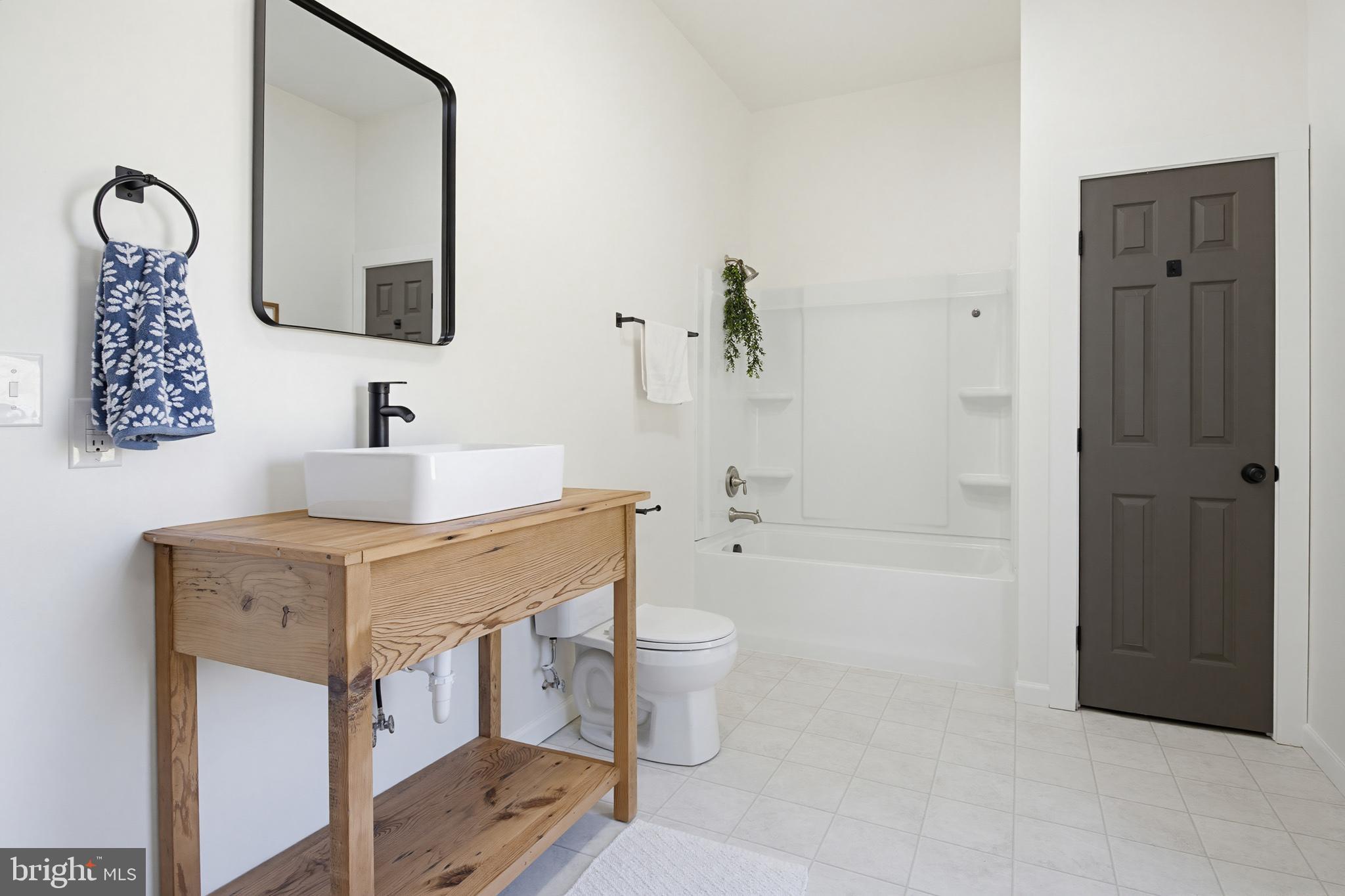 112 Sawmill Road Elizabethtown, PA 17022 - Photo 24 of 56 a bathroom with a sink toilet and shower