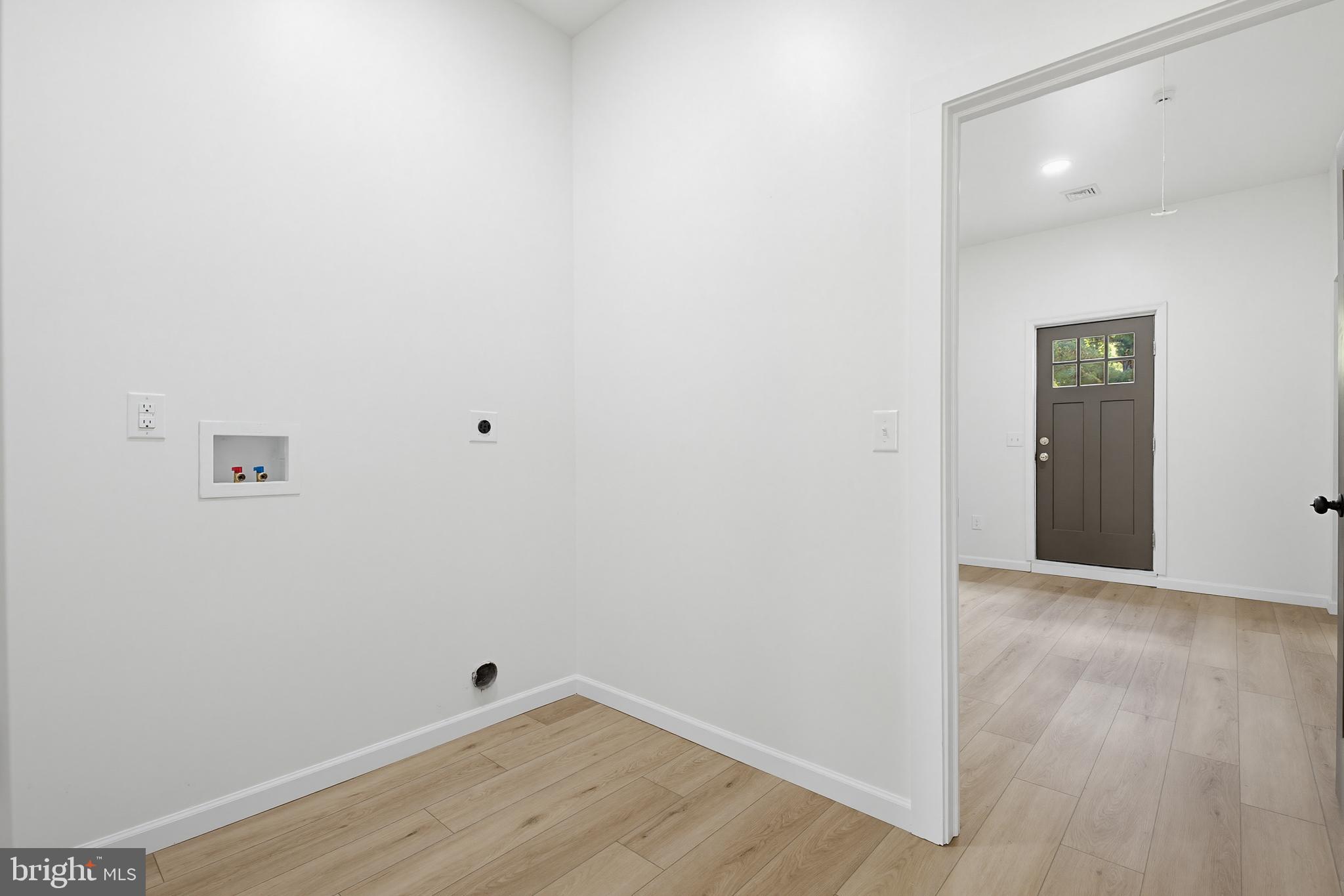 112 Sawmill Road Elizabethtown, PA 17022 - Photo 27 of 56 a view of small space with wooden floor