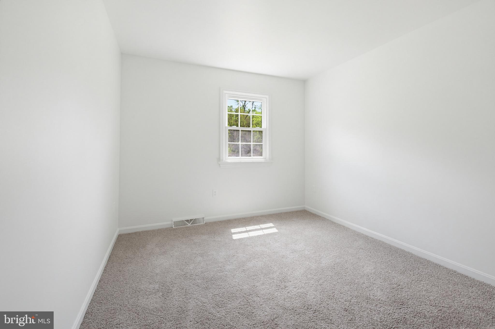 112 Sawmill Road Elizabethtown, PA 17022 - Photo 35 of 56 an empty room with a window