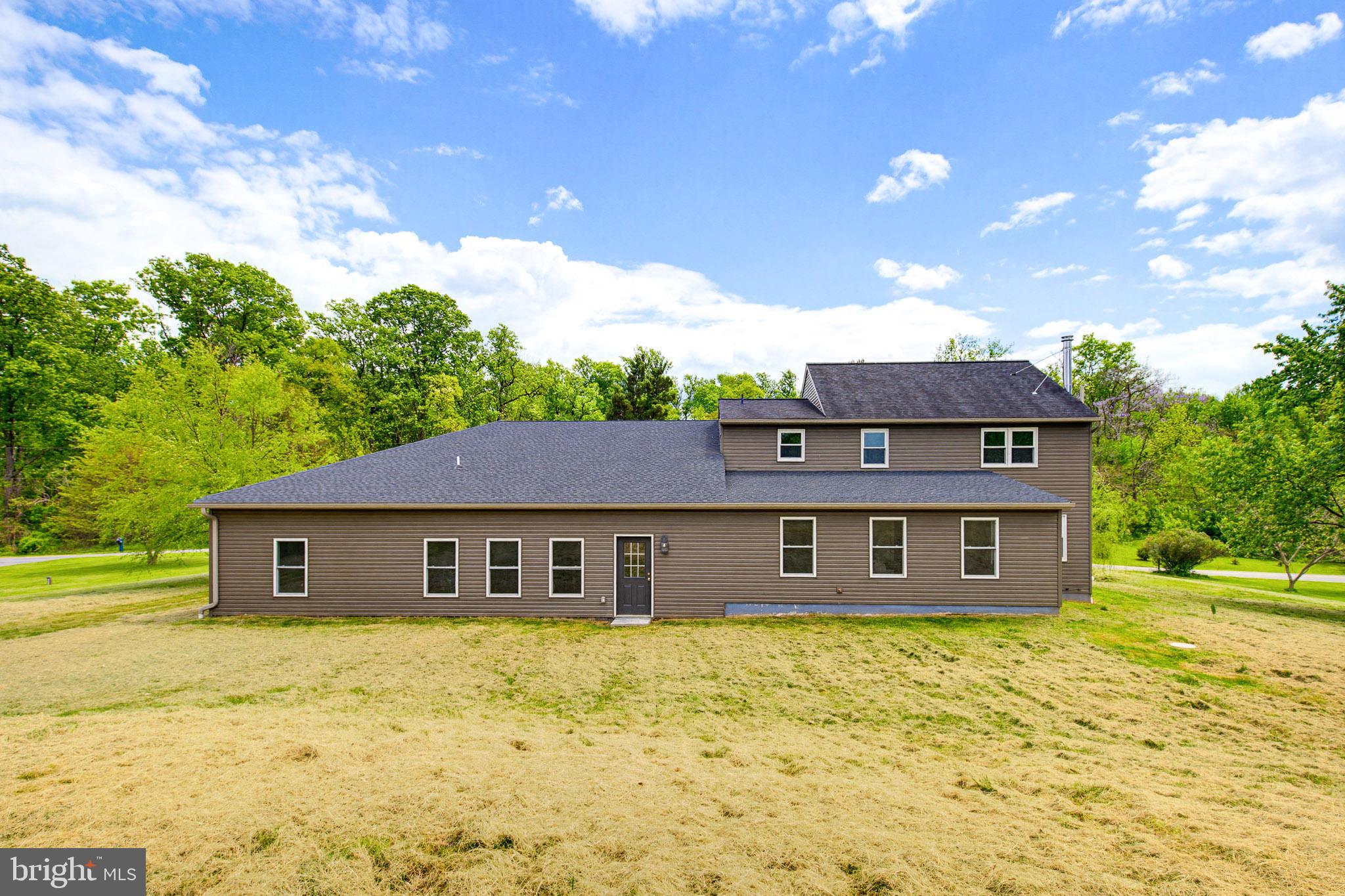 112 Sawmill Road Elizabethtown, PA 17022 - Photo 47 of 56 a front view of a house with a garden