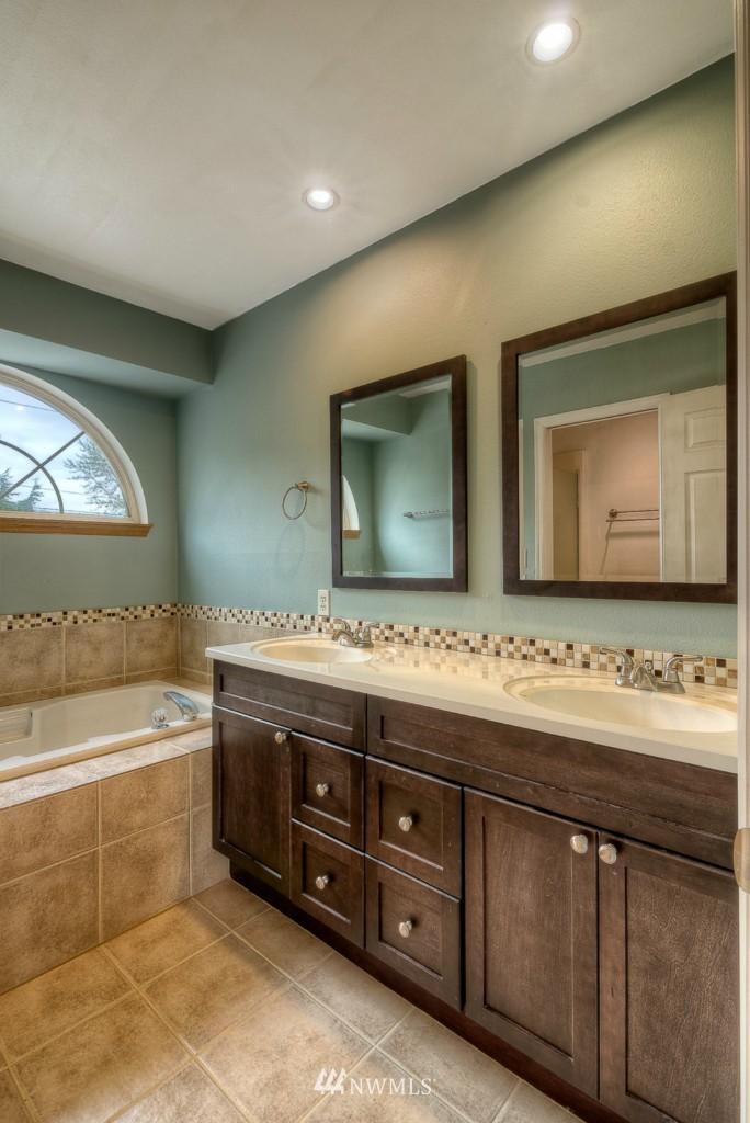 7412 Vandermark Road East Bonney Lake, WA 98391 - Photo 11 of 20 Gallery Image 11