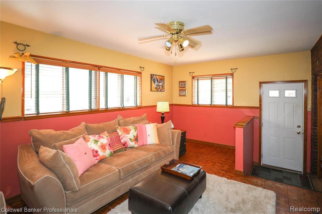 458 Moran Road Grosse Pointe Farms, MI 48236 - Photo 10 of 18